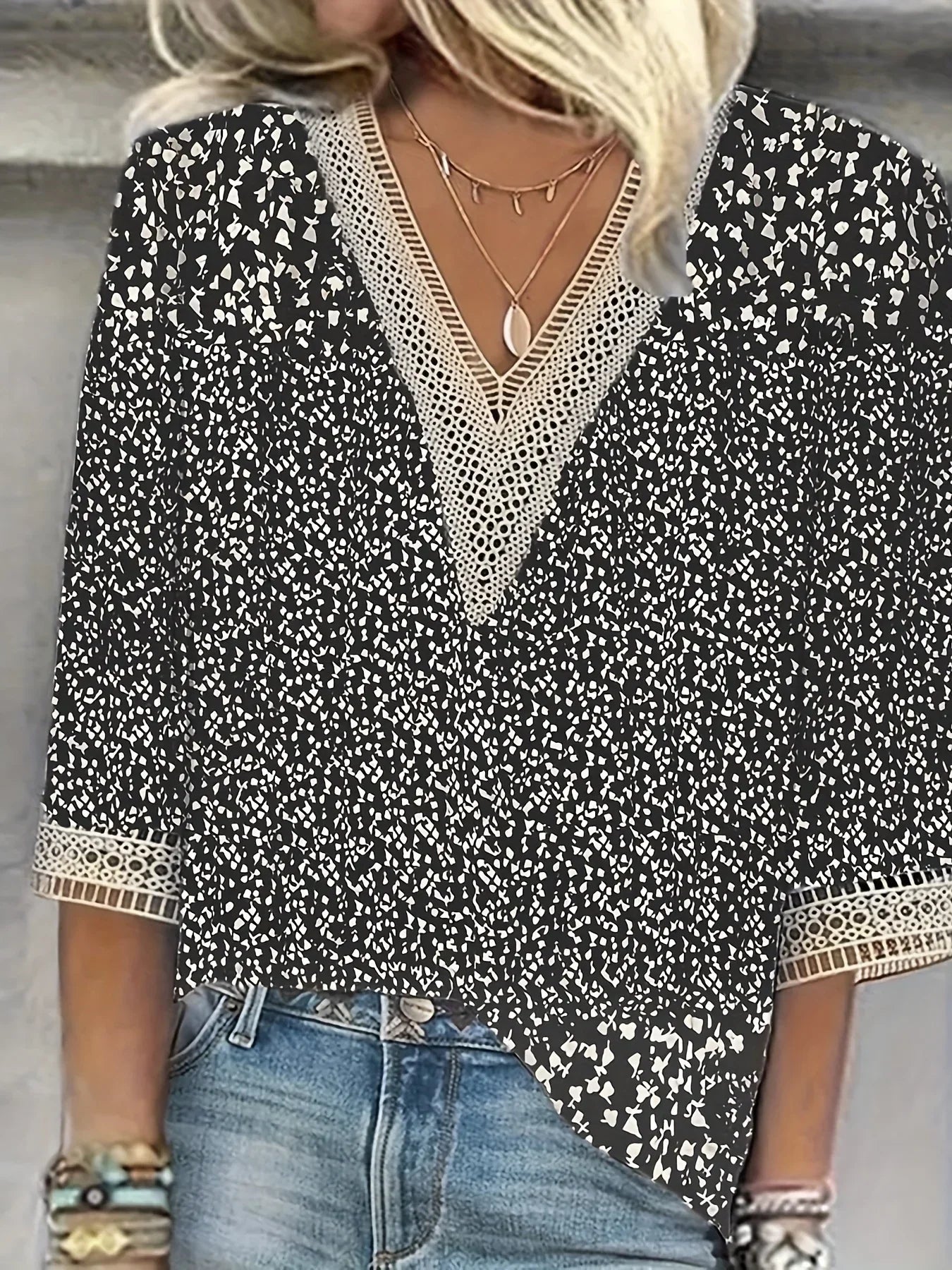 Divina | V-neck Blouse with Short Sleeves